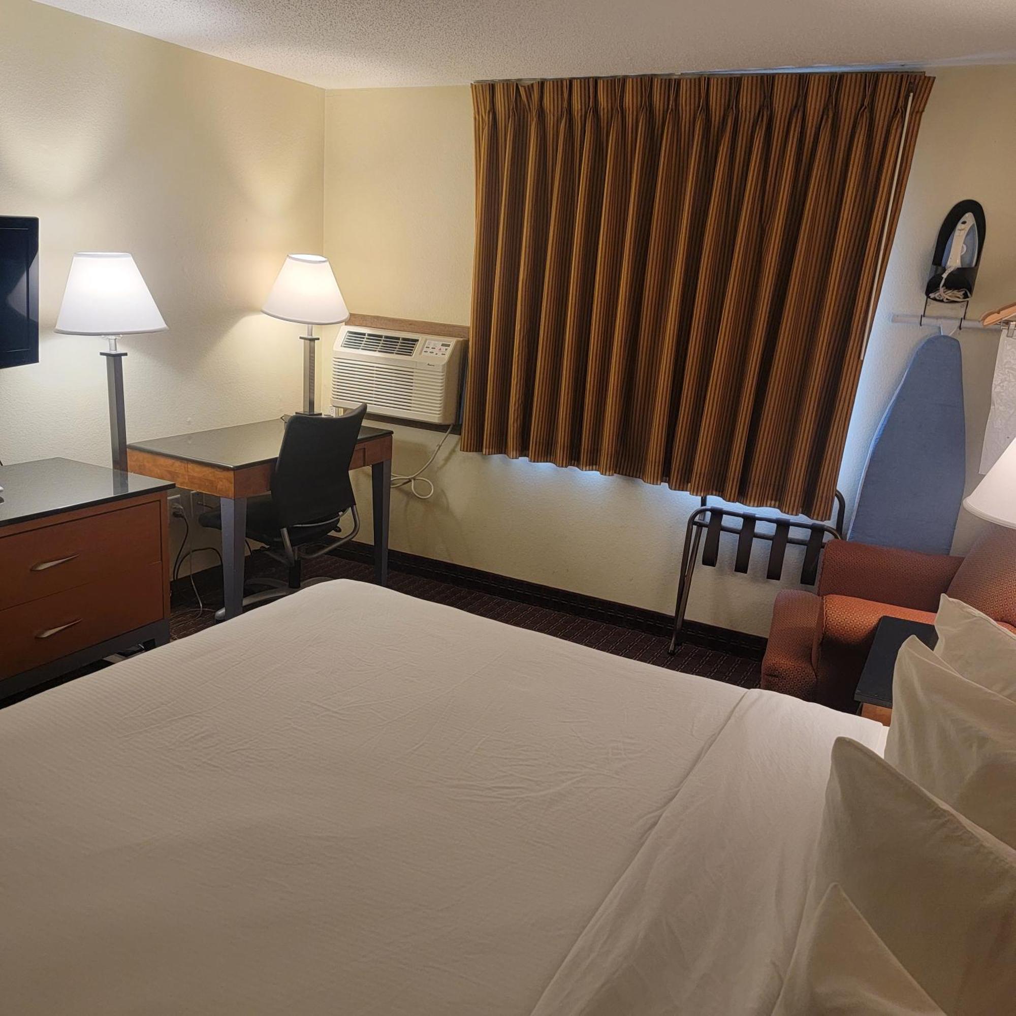 Days Inn By Wyndham Fort Dodge Exteriör bild