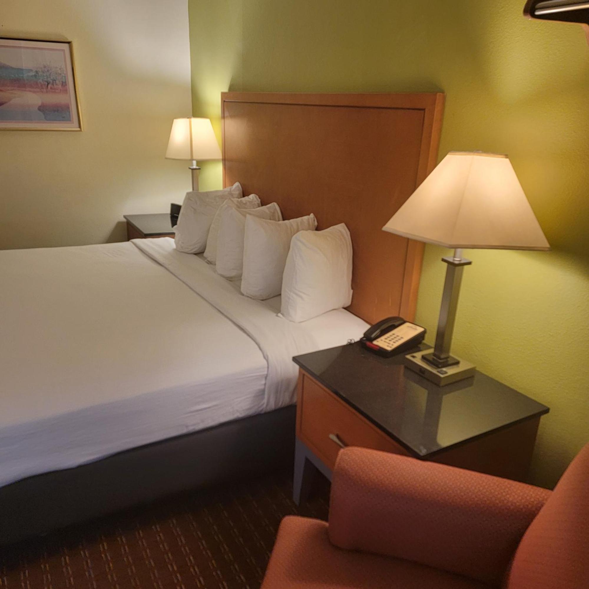 Days Inn By Wyndham Fort Dodge Exteriör bild