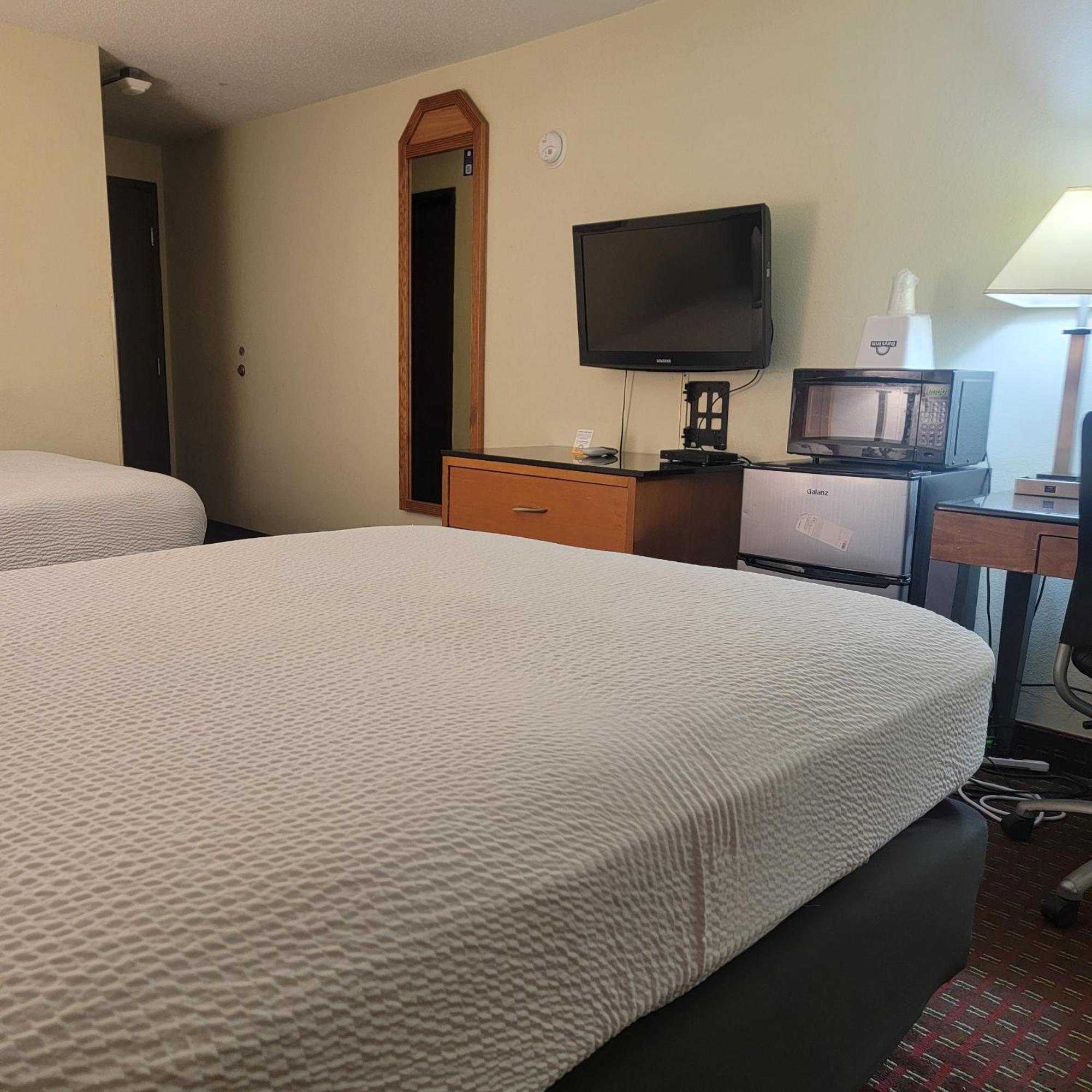 Days Inn By Wyndham Fort Dodge Exteriör bild