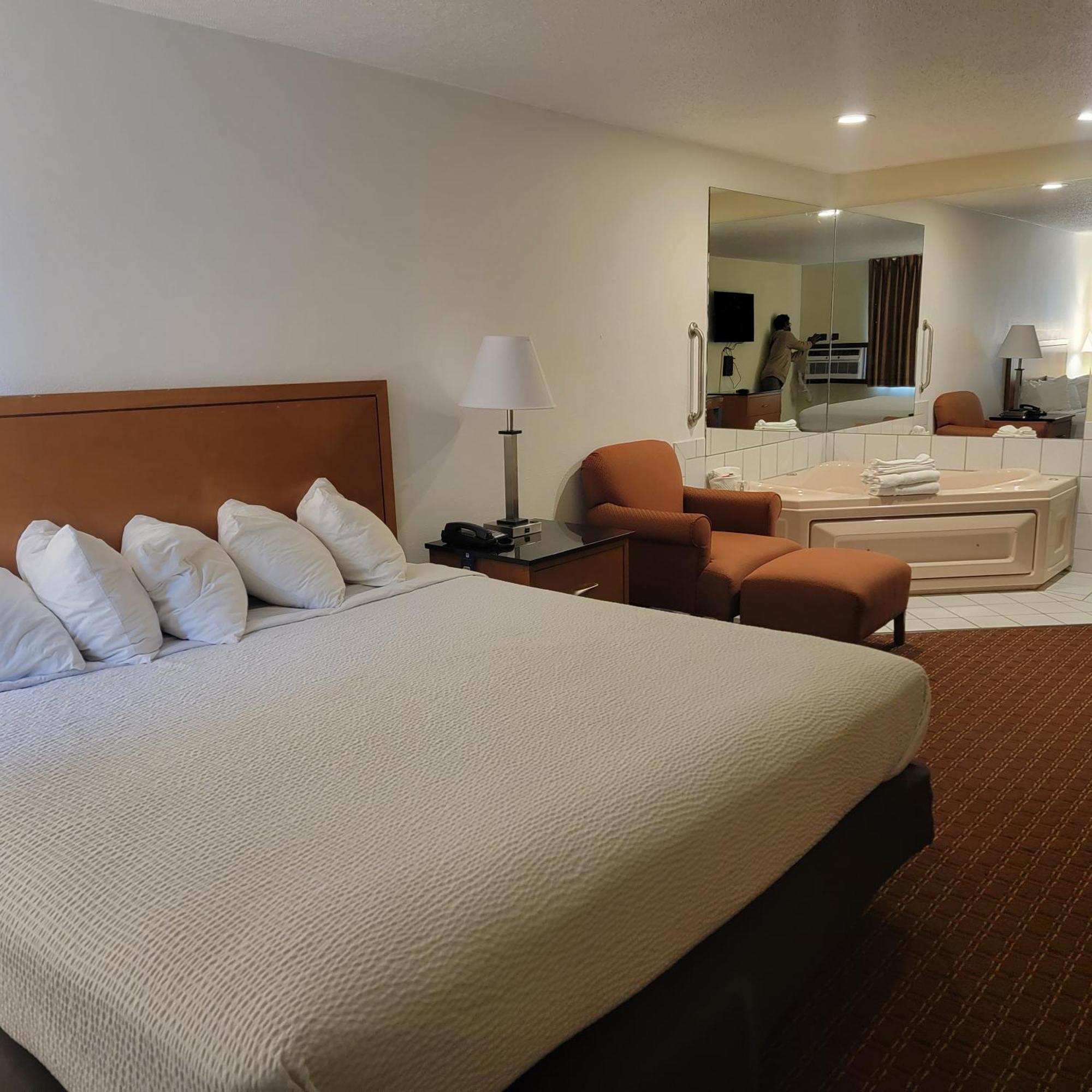 Days Inn By Wyndham Fort Dodge Exteriör bild