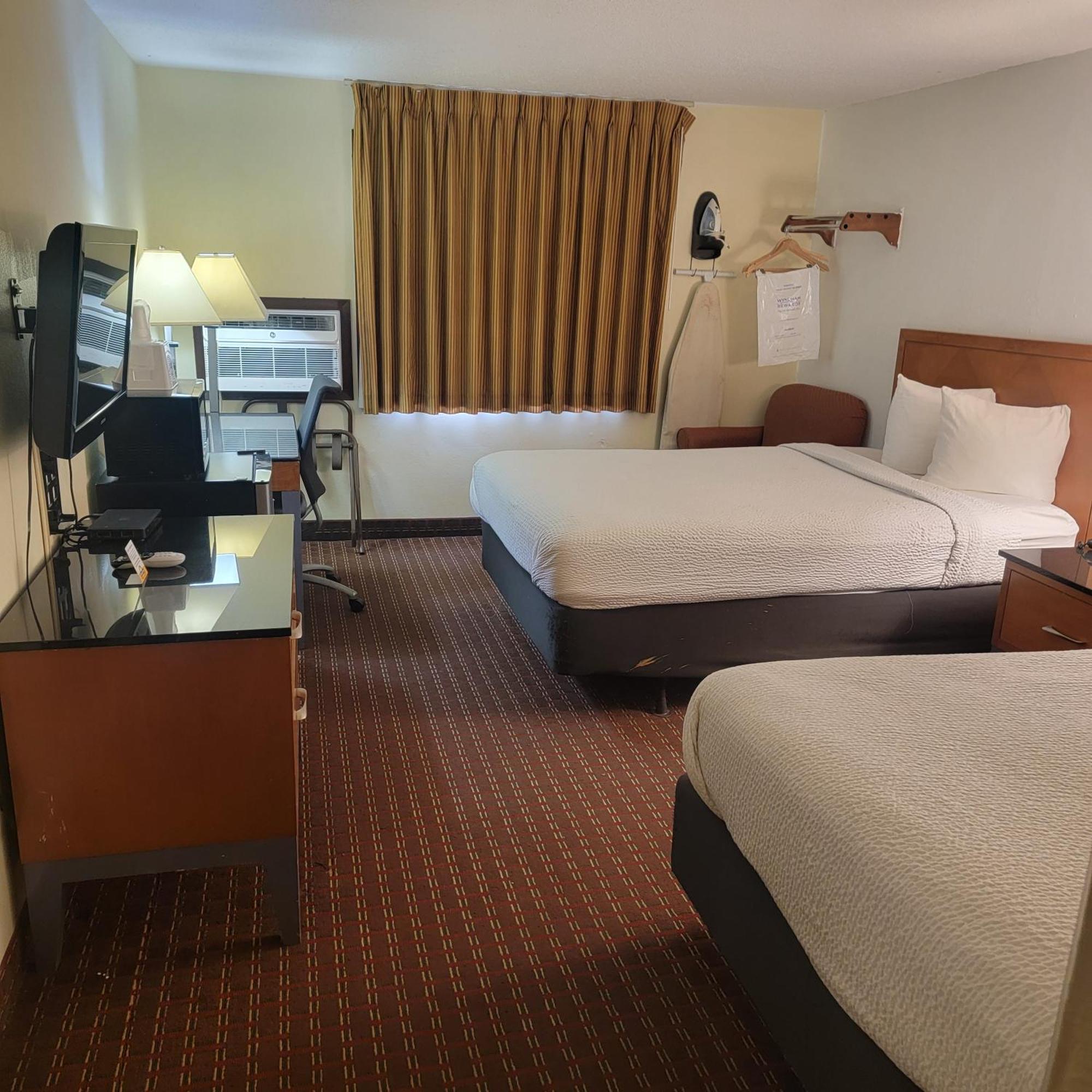 Days Inn By Wyndham Fort Dodge Exteriör bild